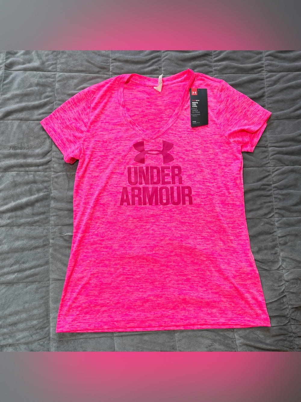 Under Armour Women’s HeatGear Tech Twist V-Neck Logo Shirt Pink Small NWT